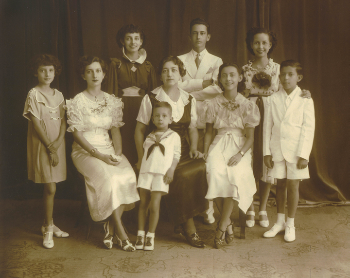 foto 21-1936 family photo (600 dpi)